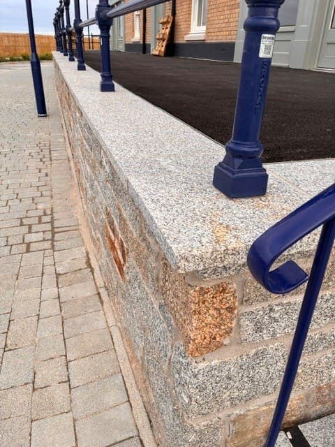 De Lank Coping — Cornish granite, 600 x 400 x 40mm