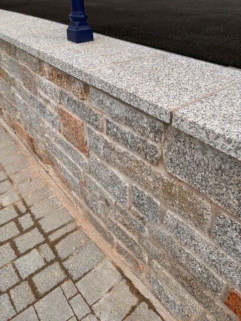 De Lank Coping — Cornish granite, 600 x 400 x 40mm