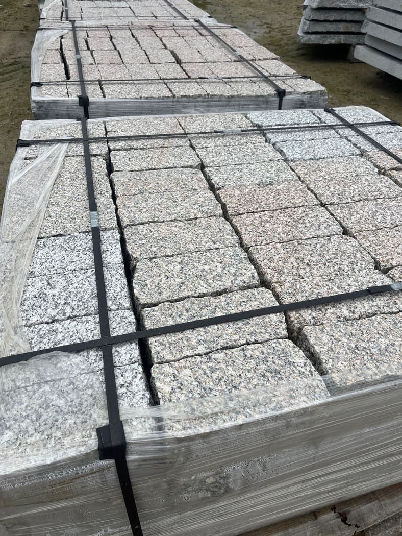 De Lank Granite Setts - Flamed — Cornish granite, 200 x 100 x 100mm