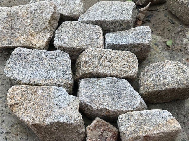 De Lank Rubble Walling — Tumbled — Cornish granite, 100-150mm bed depth