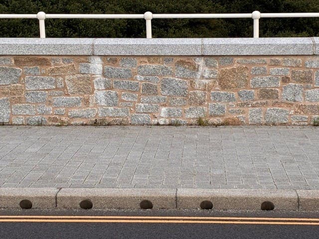 De Lank Random Walling — Cornish granite, 100-150mm bed depth