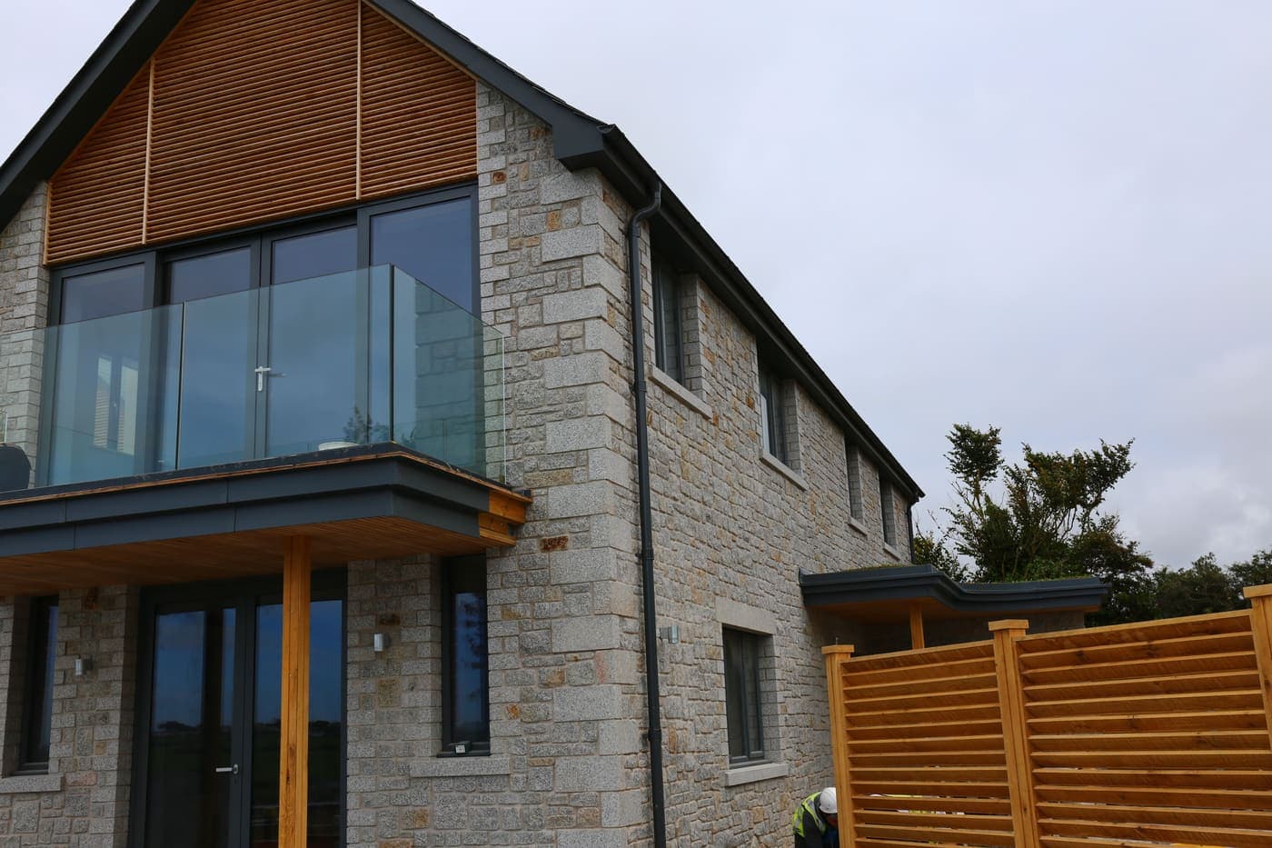 De Lank Semi-coursed Walling — Tumbled — Cornish granite, 100mm bed depth