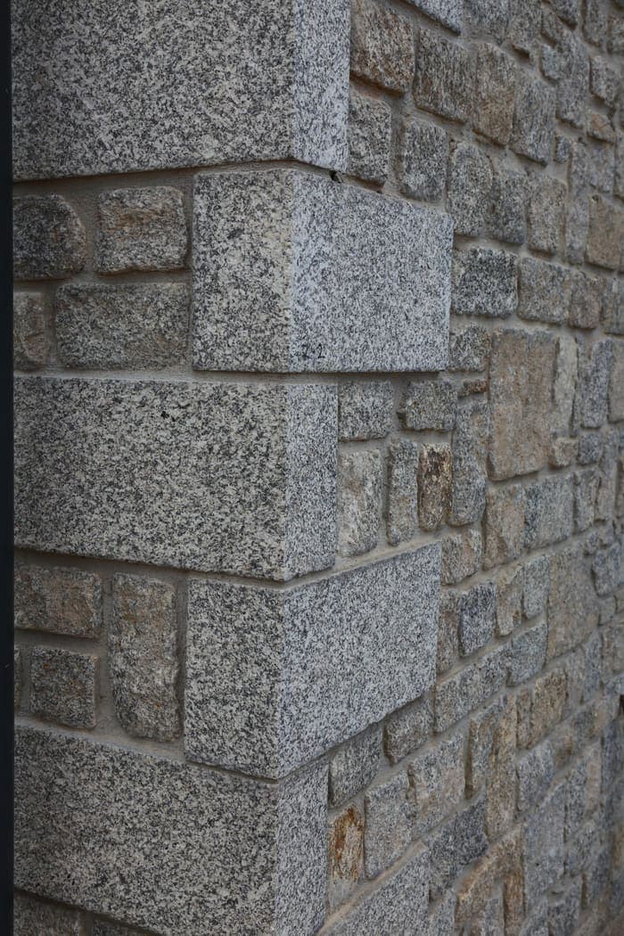 De Lank Quoins — Cornish granite, 400 x 215 x 125mm