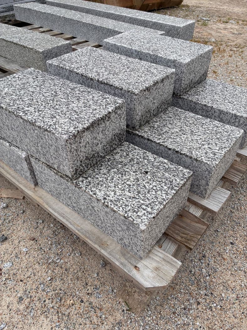 De Lank Quoins — Cornish granite, 400 x 215 x 125mm