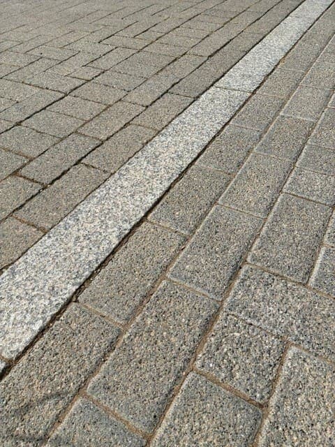 De Lank Edge Kerb — Cornish granite, Random lengths x 125 x 150mm