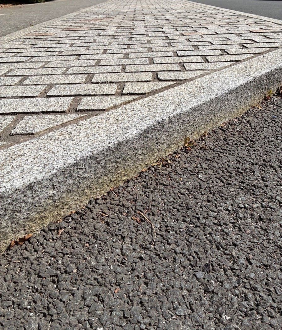 De Lank Edge Kerb — Cornish granite, Random lengths x 125 x 150mm