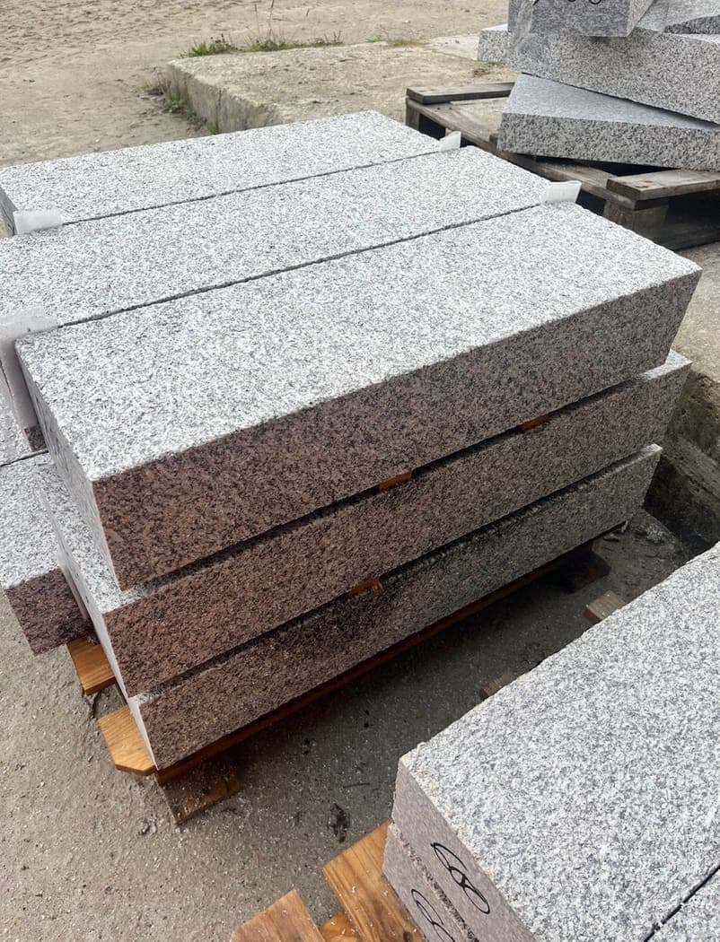 De Lank Edge Kerb — Cornish granite, Random lengths x 125 x 150mm