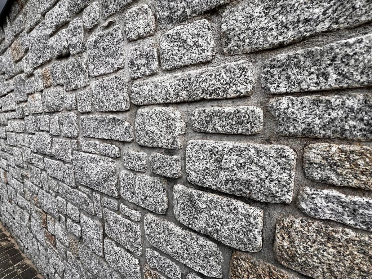 De Lank granite walling stone
